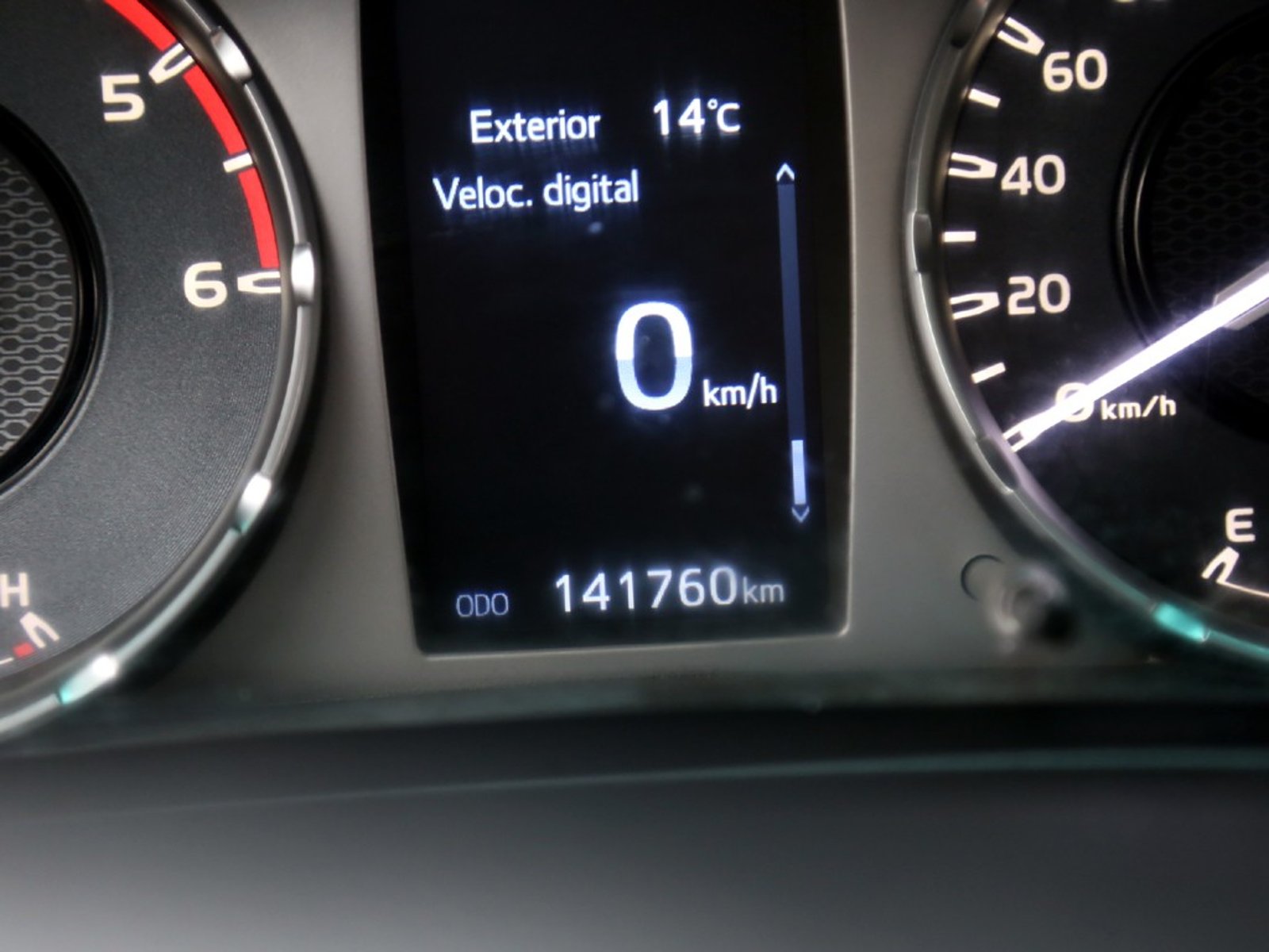 TOYOTA HILUX 2.4 DX 4x2 MT 2023 - Imagen 20 de 20