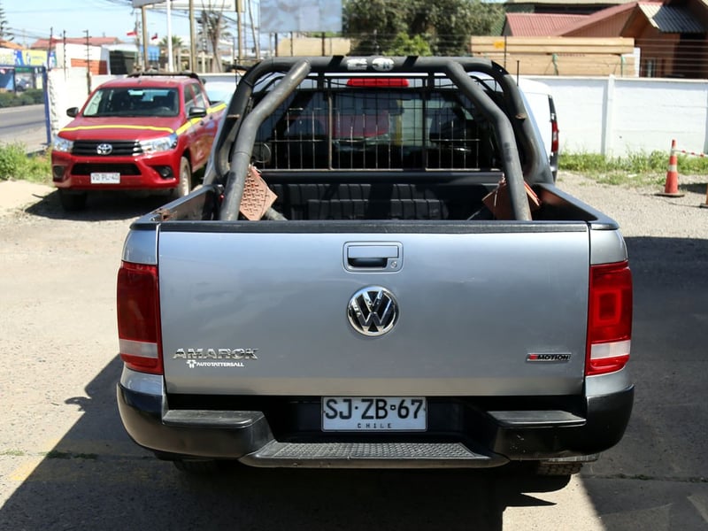 Volkswagen AMAROK 2.0 TRENDLINE DIESEL 4X4 MT 2023 - Imagen 8 de 20