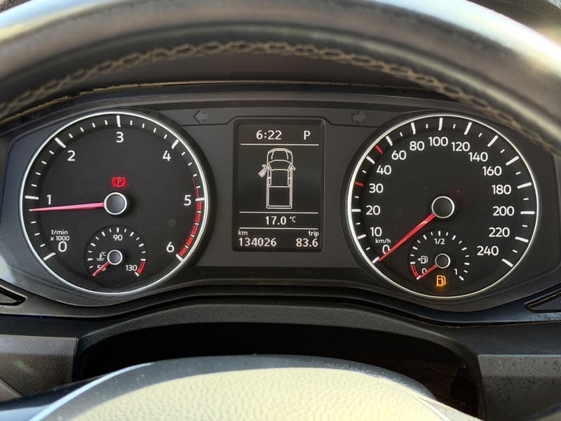 Volkswagen AMAROK 2.0 COMFORTLINE 4X4 AT 2023 - Imagen 16 de 20