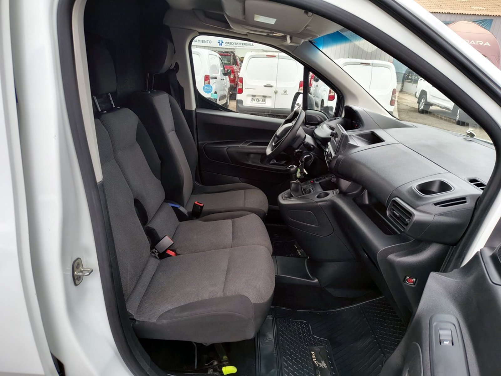 Peugeot PARTNER L1 1.6 Diesel 4x2 T/M 2022 - Imagen 15 de 17