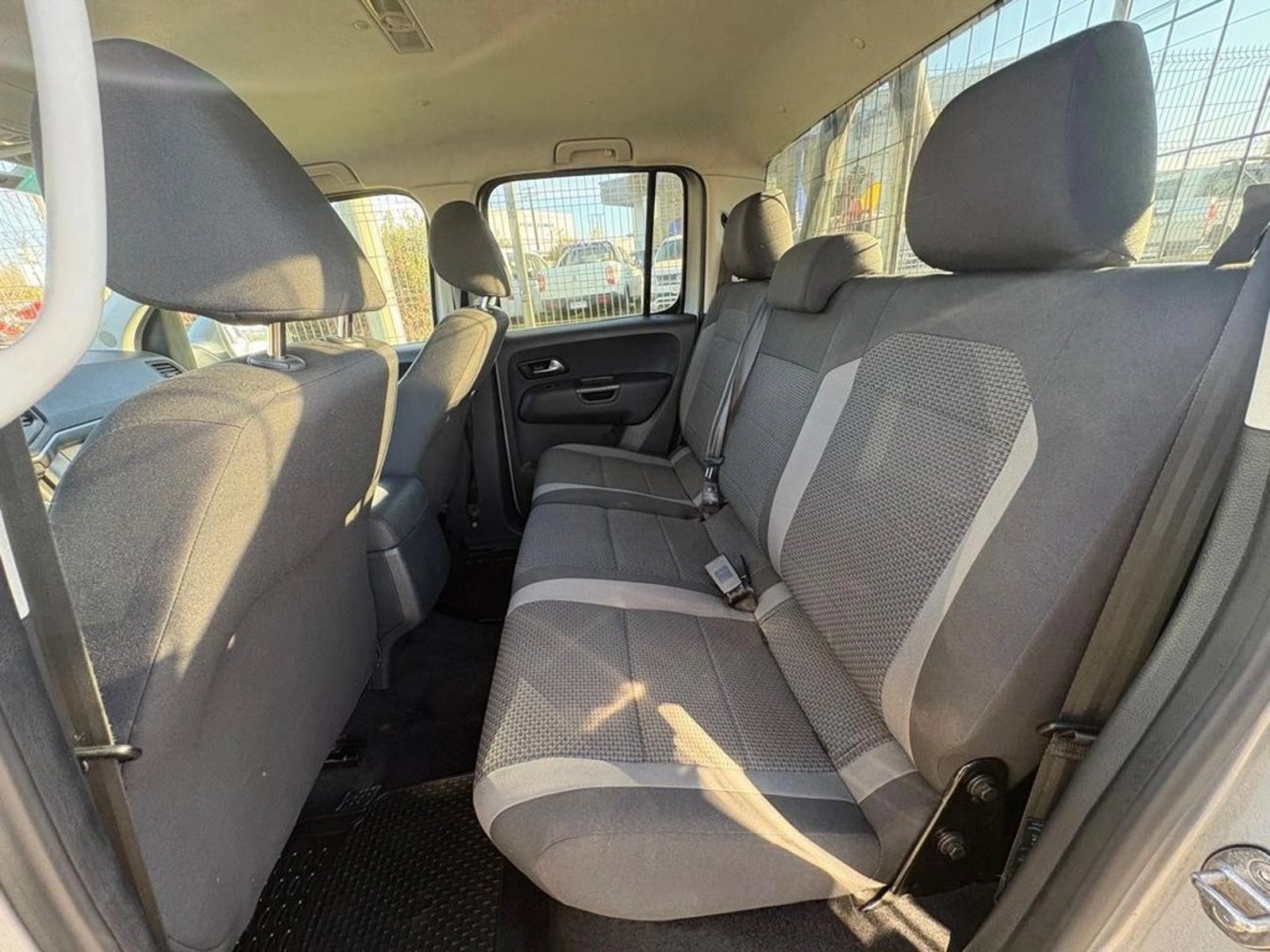 VOLKSWAGEN AMAROK TRENDLINE 4X2 MT 2023 - Imagen 11 de 12