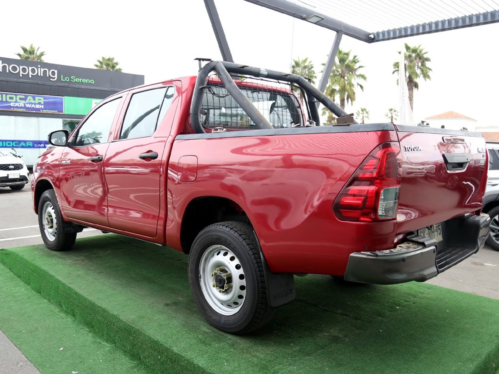 TOYOTA HILUX 2.4 SR 4X2 MT 2023 - Imagen 8 de 20