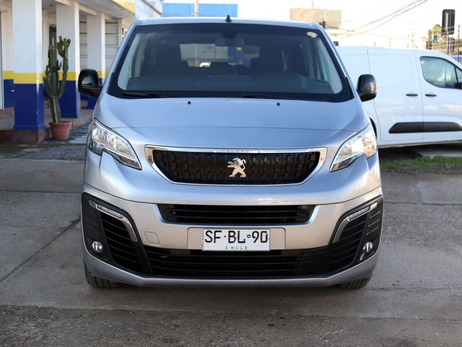 Peugeot TRAVELLER L3 BLUE HDI 180 2.0 2022 - Foto 2 de 20