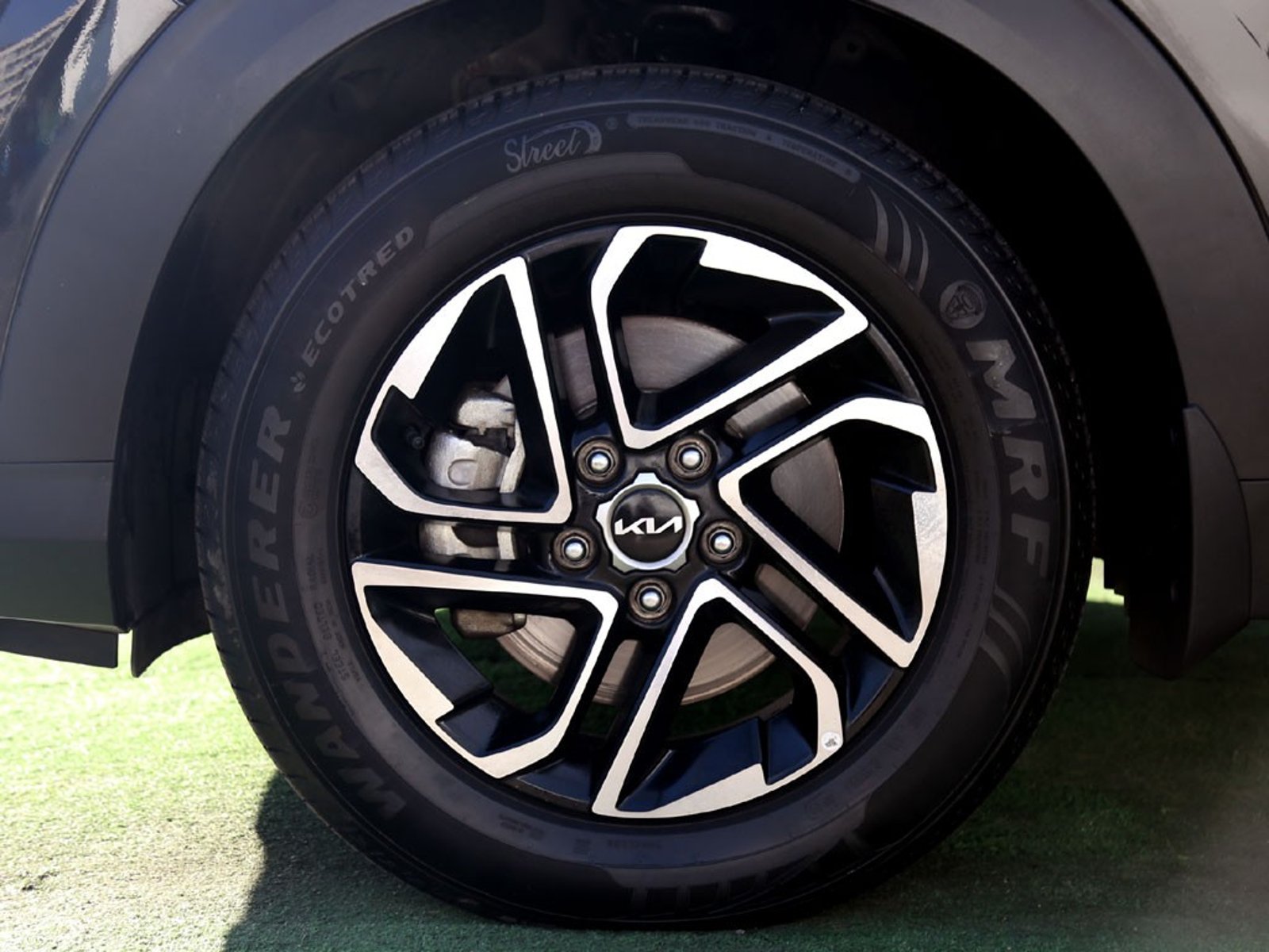 Kia CARENS EX 1.4 AUT 2023 - Imagen 8 de 20