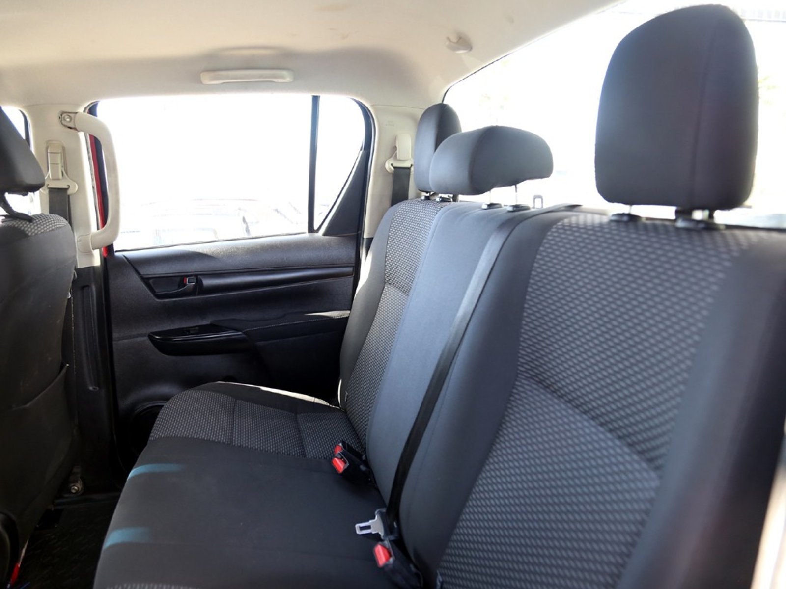 Toyota HILUX 2.4 DX 4x4 MT 2023 - Imagen 13 de 20