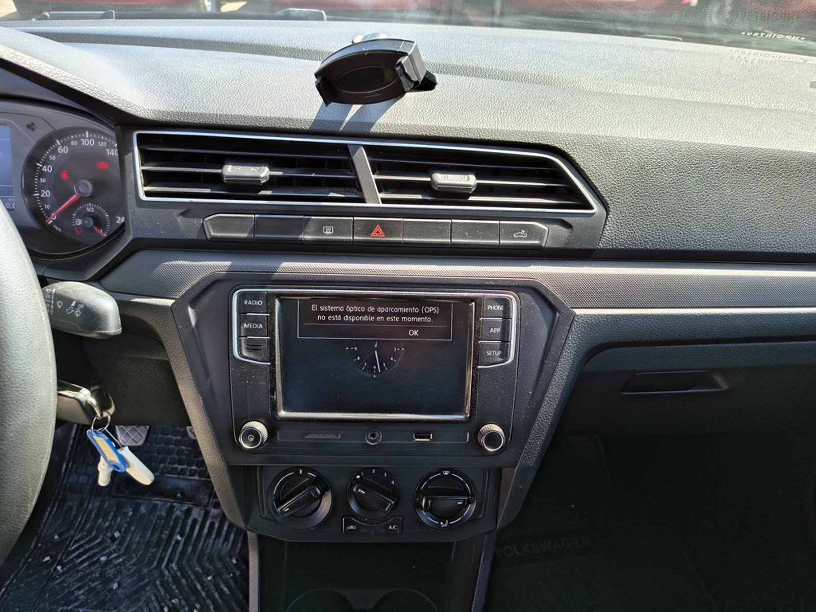 VOLKSWAGEN SAVEIRO 1.6 Gasolina 4x2 T/M 2022 - Imagen 15 de 18