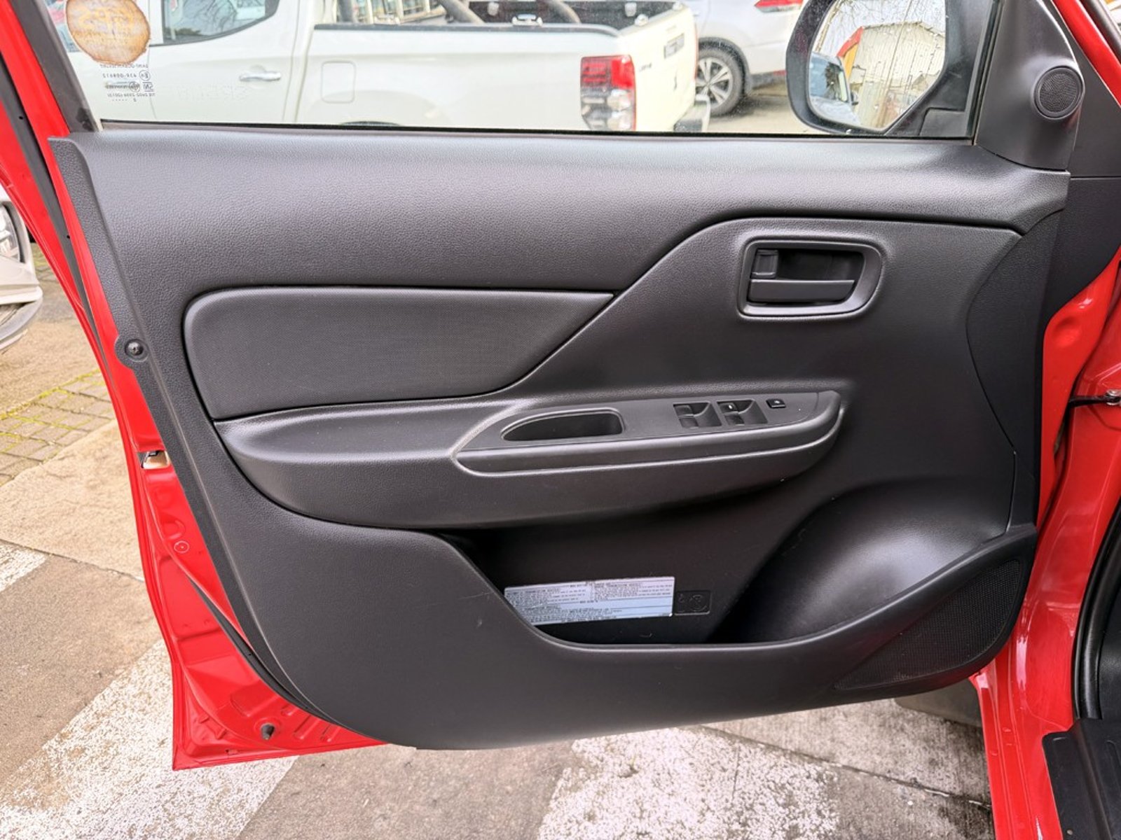 Mitsubishi L200 KATANA CRT 4X4 MT 2023 - Imagen 9 de 20