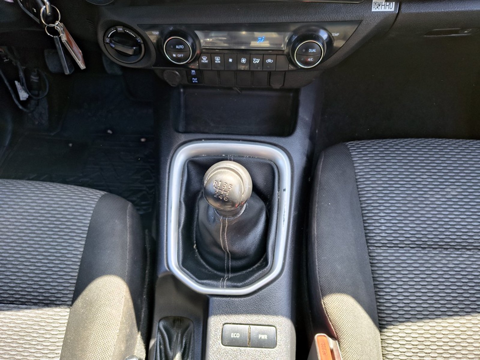 TOYOTA HILUX 2.8 SR Diesel 4X4 T/M 2022 - Imagen 16 de 18