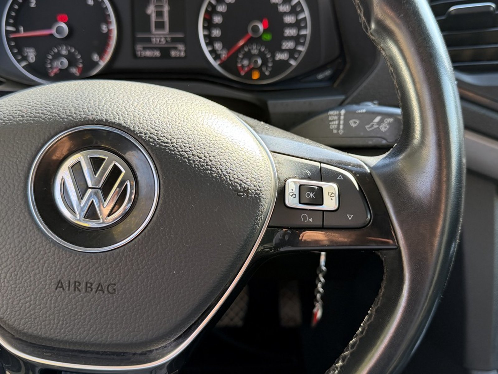 VOLKSWAGEN AMAROK 2.0 TRENDLINE 2023 - Imagen 18 de 20