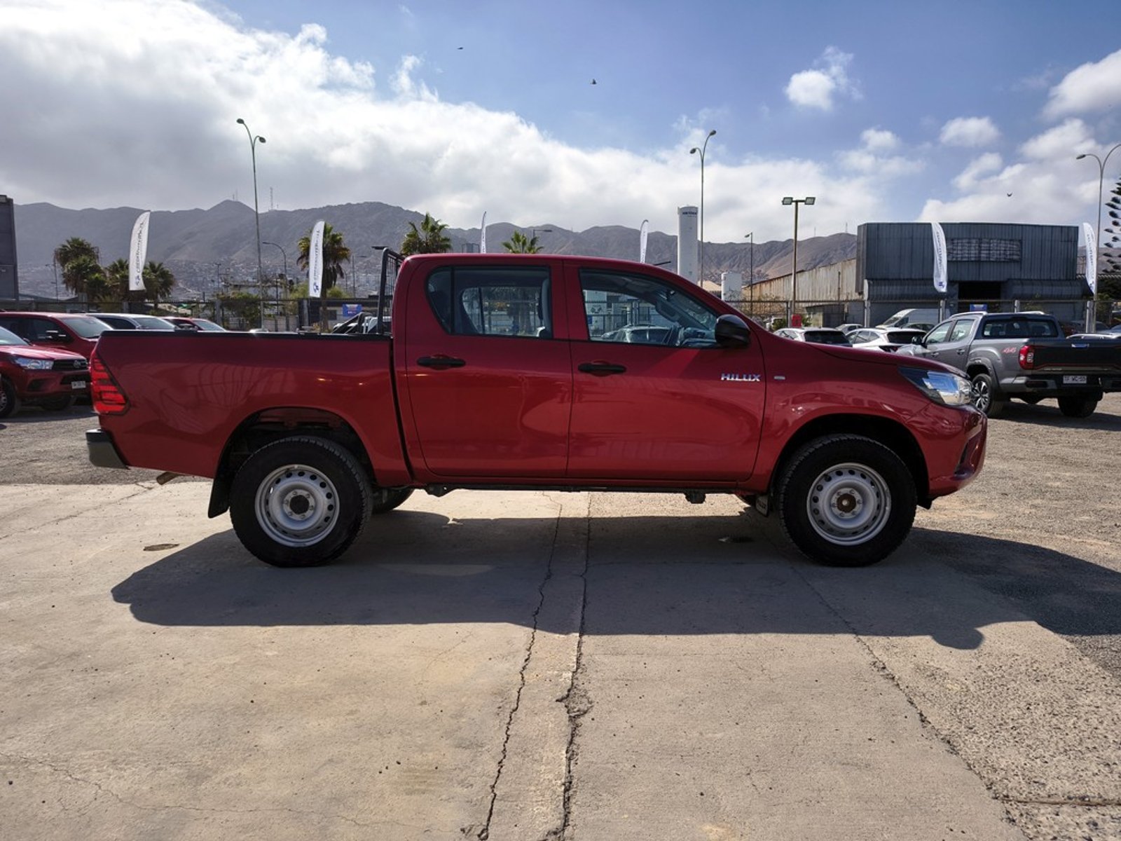 TOYOTA HILUX 2.4 DX 4X2 DIESEL MT 2023 - Imagen 4 de 18