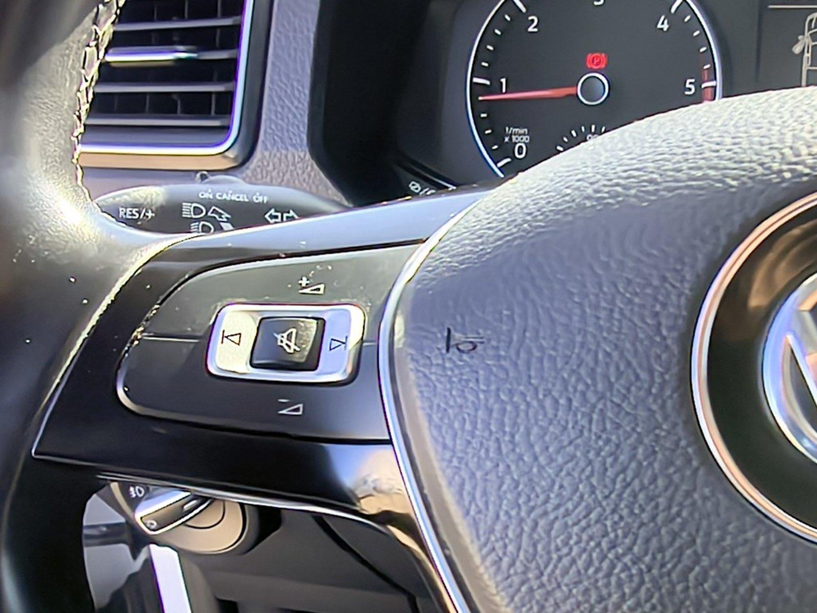 Volkswagen AMAROK 2.0 COMFORTLINE 4MOTION 2023 - Imagen 14 de 20