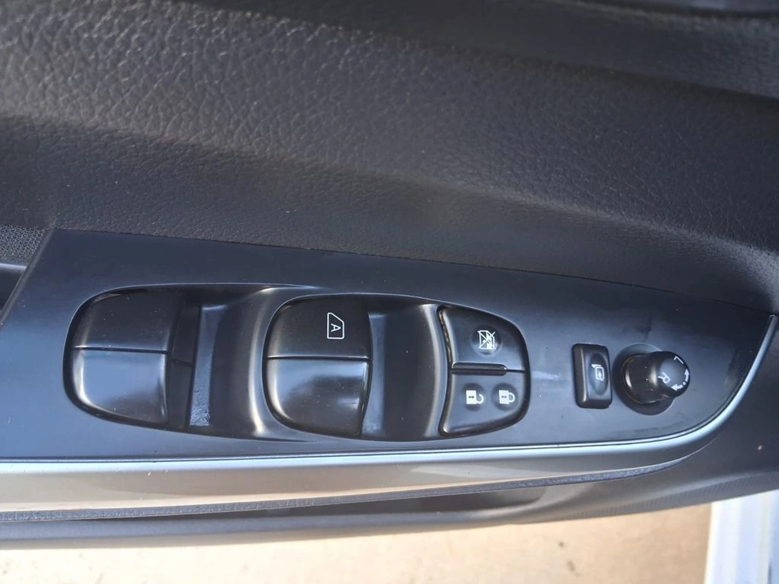 NISSAN NAVARA NAVARA 2.3 DC XE 6MT 2023 - Imagen 10 de 14