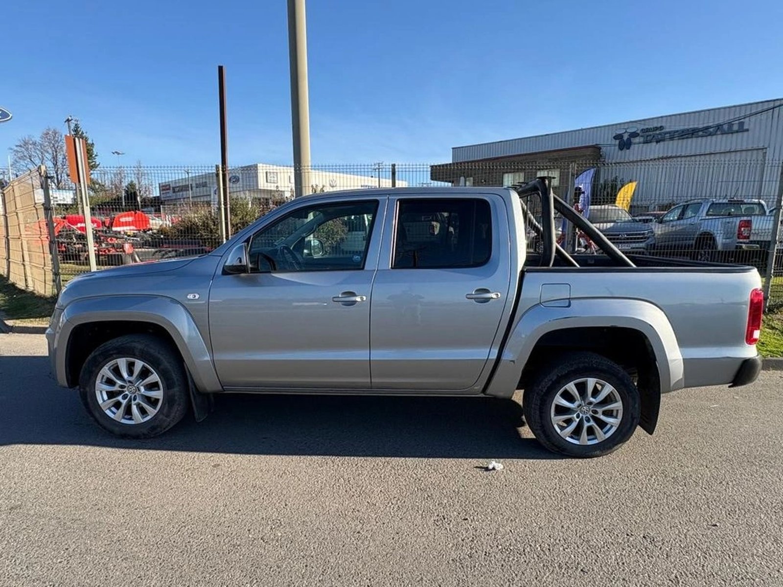 Volkswagen AMAROK TRENDLINE 4X2 MT 2023 - Foto 4 de 12