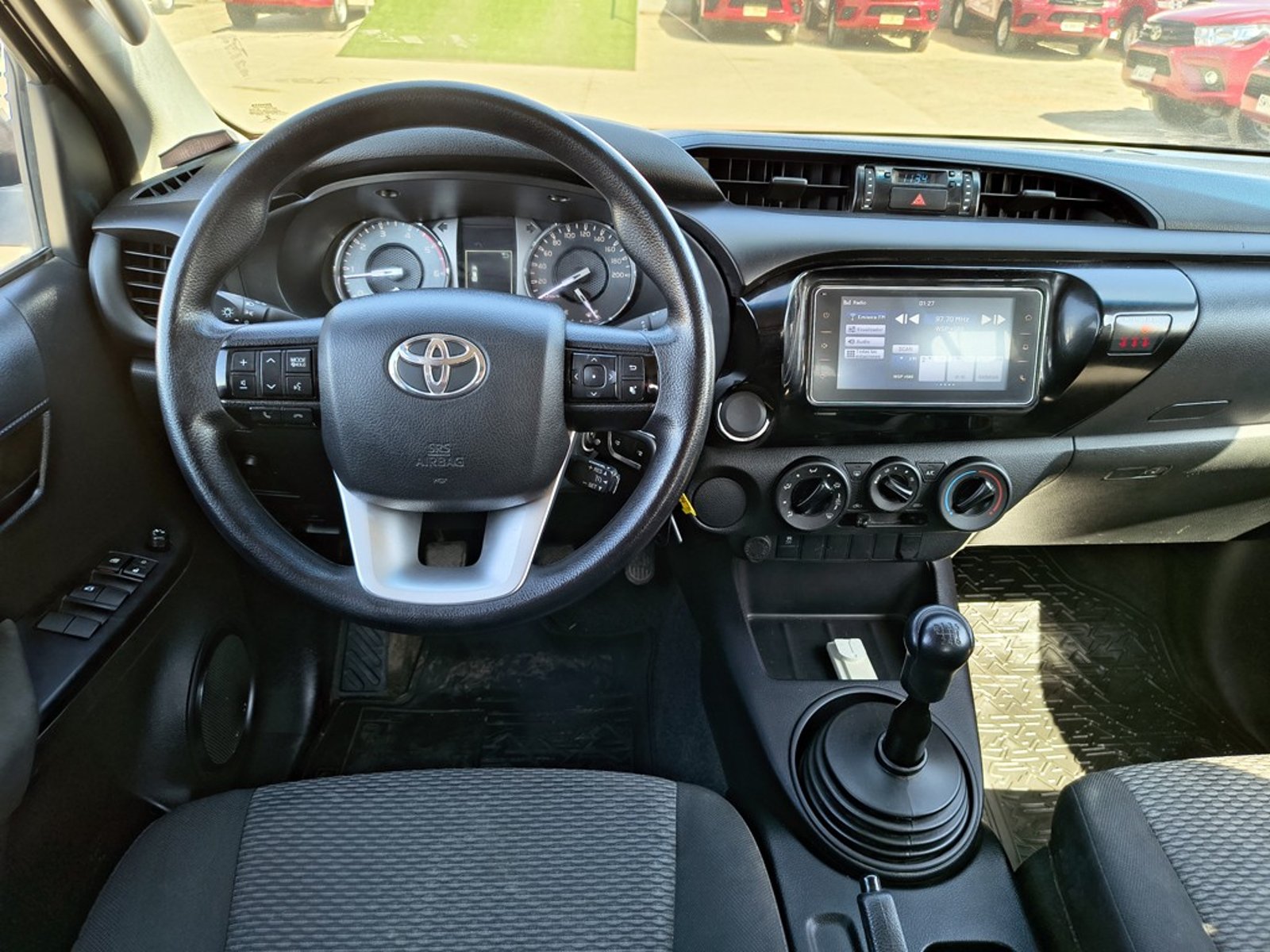 TOYOTA HILUX 2.4 DX Diesel 4x2 T/M 2022 - Imagen 18 de 19