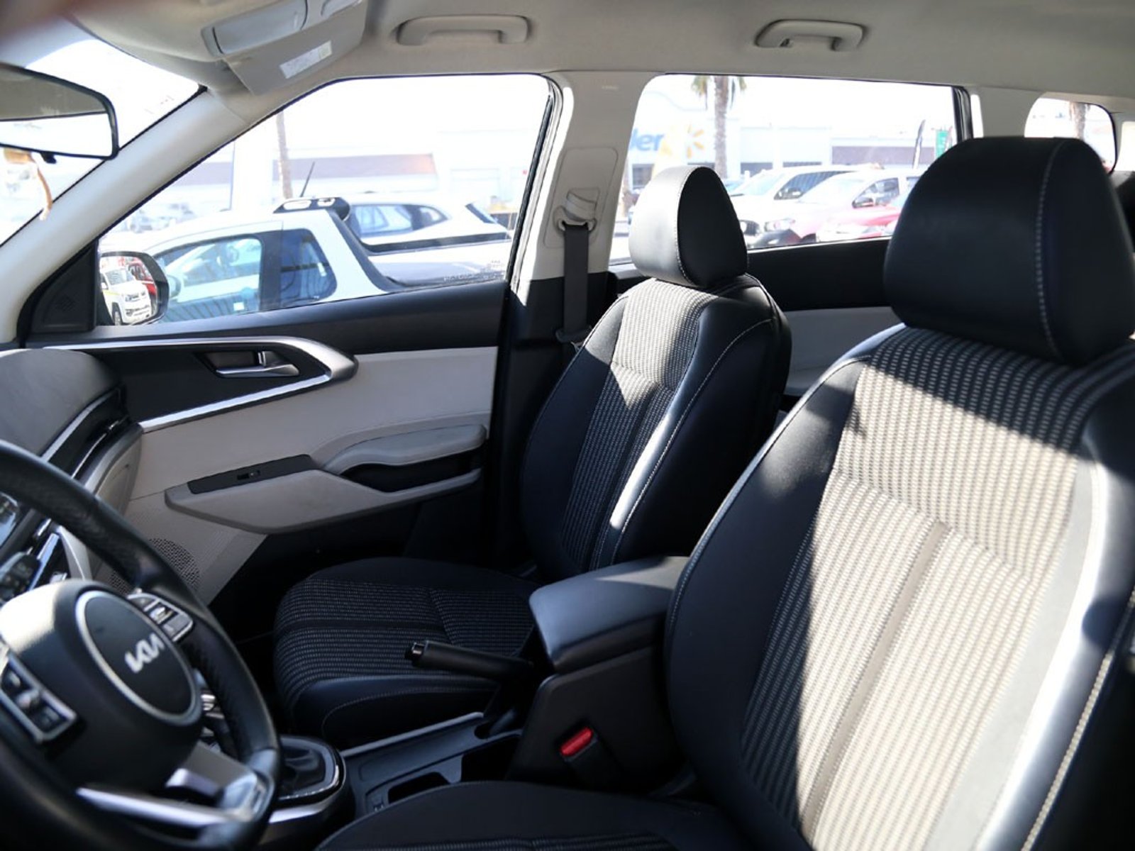 Kia CARENS EX 1.4 AUT 2023 - Imagen 10 de 20