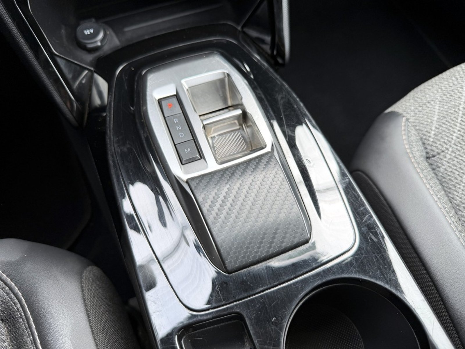 Peugeot 2008 1.5 ALLURE PACK  DIESEL AT 2025 - Imagen 13 de 20