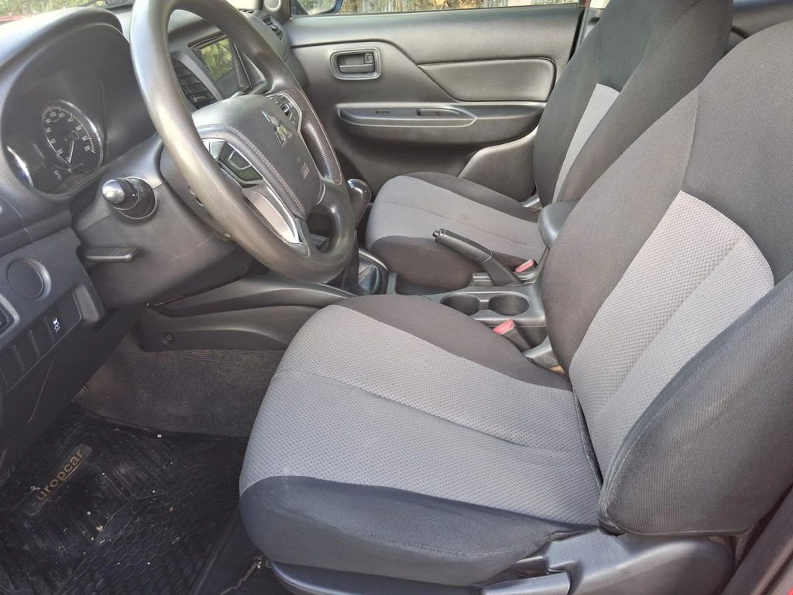 MITSUBISHI L200 KATANA CR 2.4 DC 4x2 2022 - Imagen 6 de 12