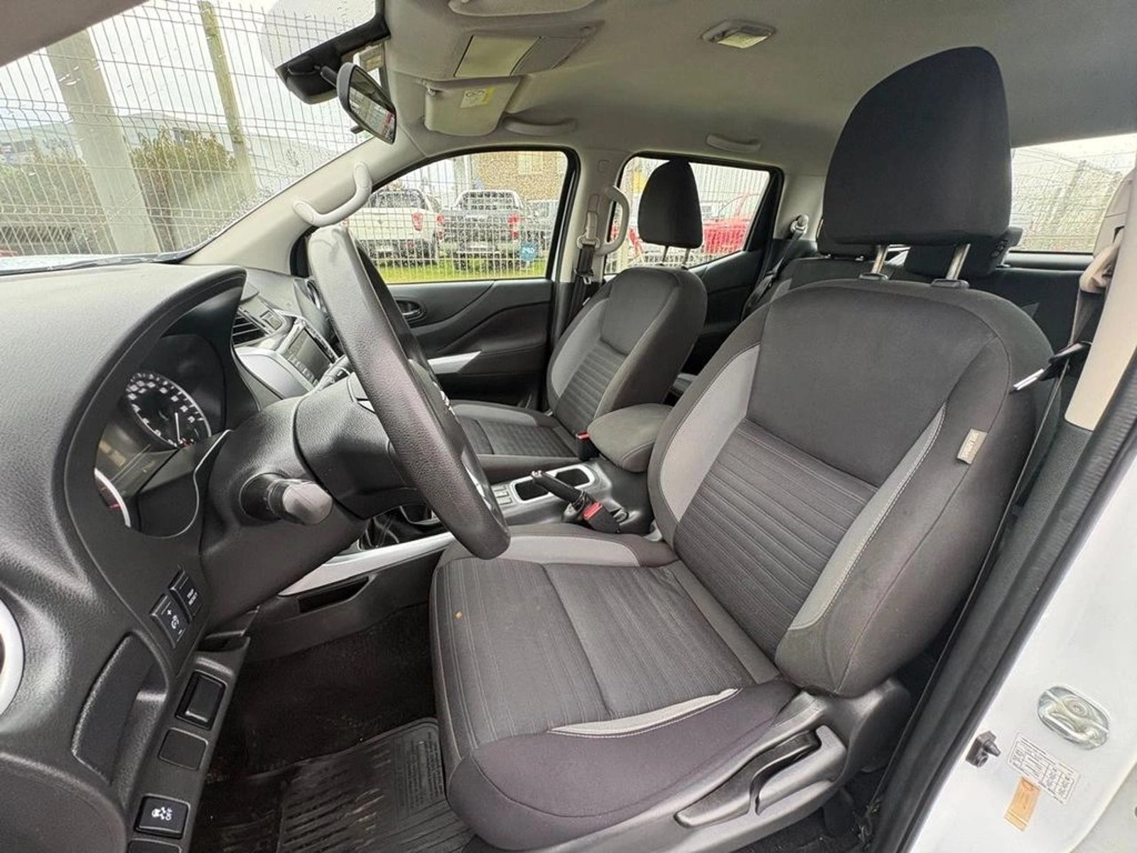 Nissan NAVARA 2.3 MT 4X2 2023 - Imagen 9 de 11