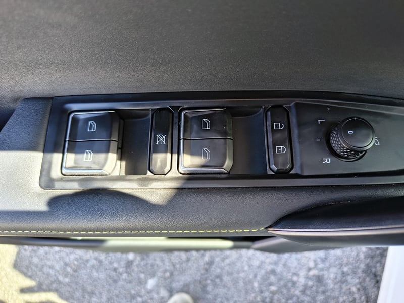 Lynk & Co 06 1.5 Gasolina 4x2 T/A PRO 2027 - Imagen 8 de 20