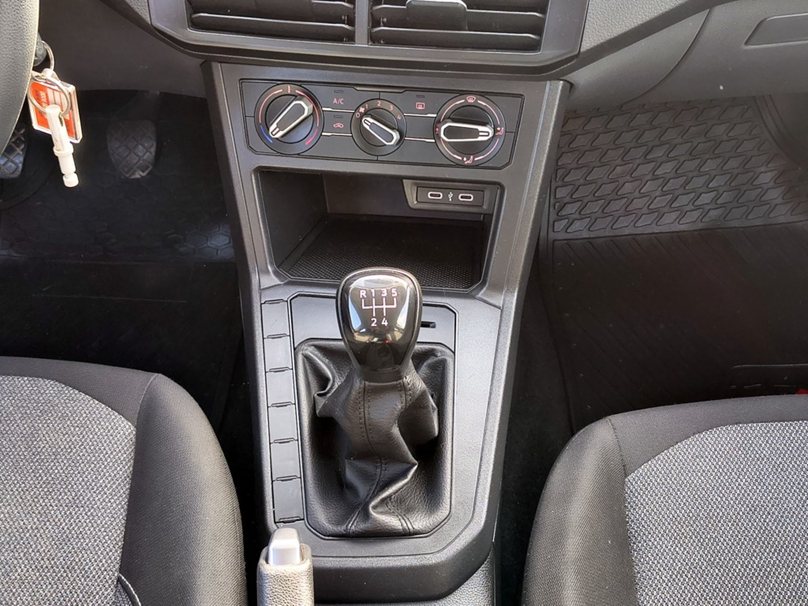 Volkswagen POLO 1.6 GASOLINA 4X2 T/M 2025 - Imagen 20 de 20