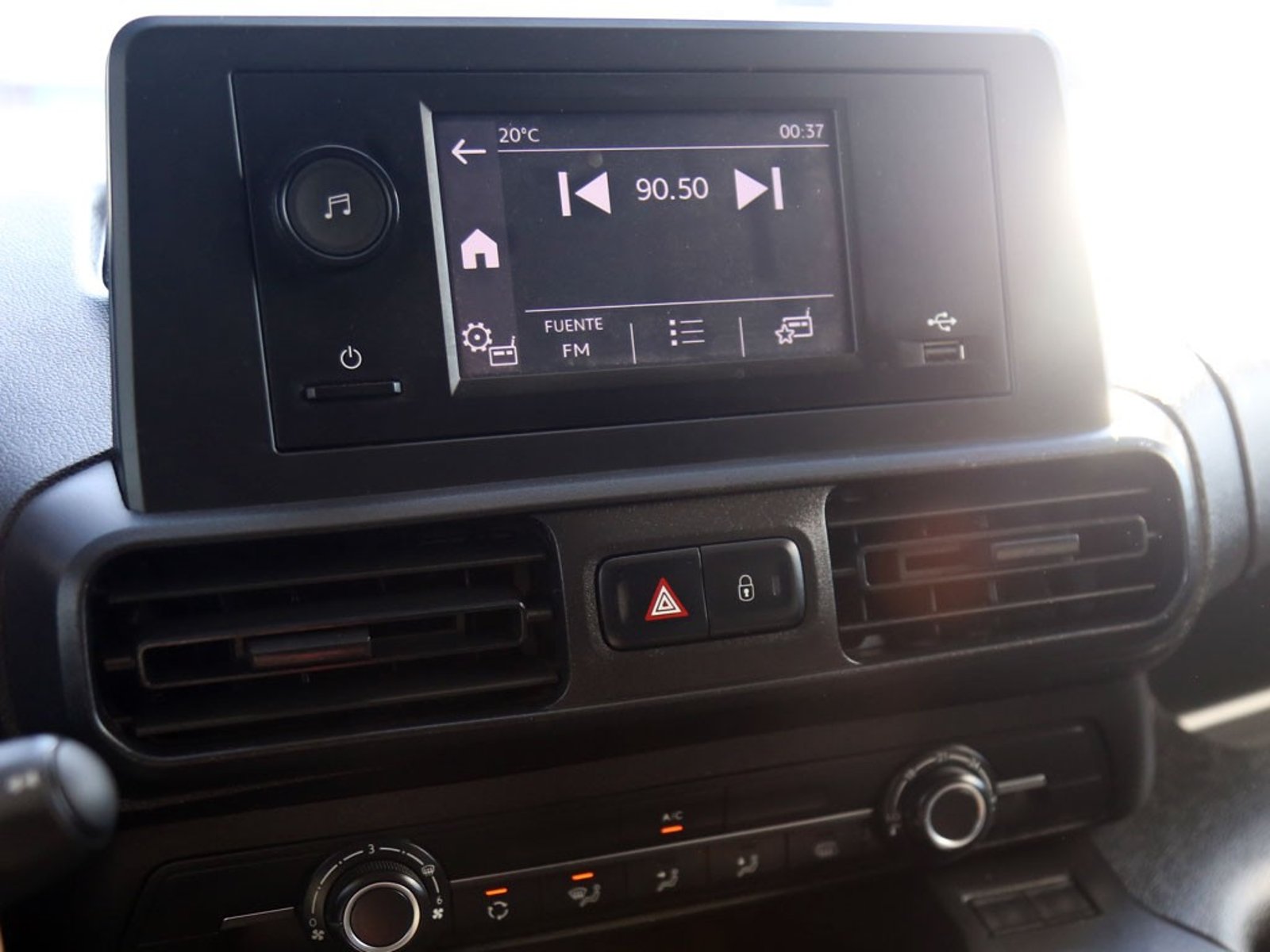 Peugeot PARTNER 1.6 L1 HDI DIESEL 4X2 90HP MT 5P 2022 - Imagen 19 de 20