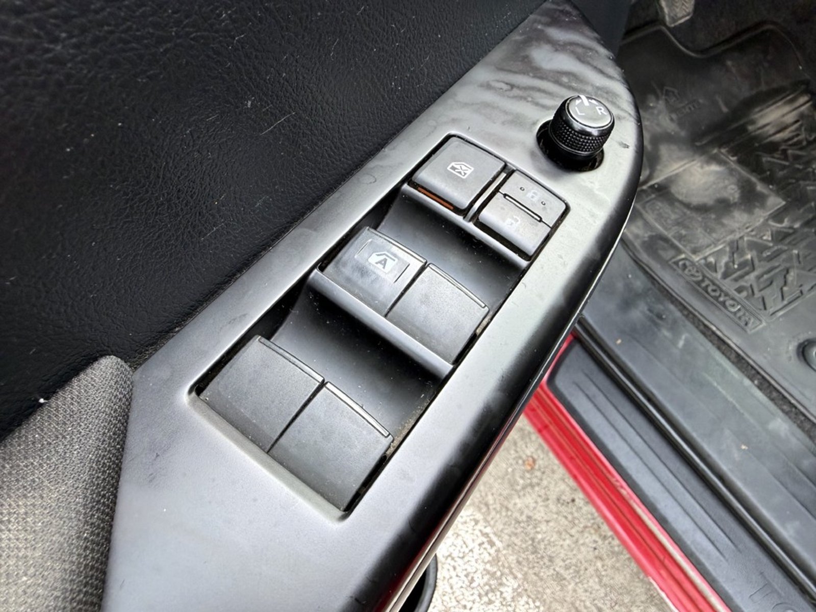 TOYOTA HILUX 2.4 DX 4X4 MT 2022 - Imagen 10 de 20