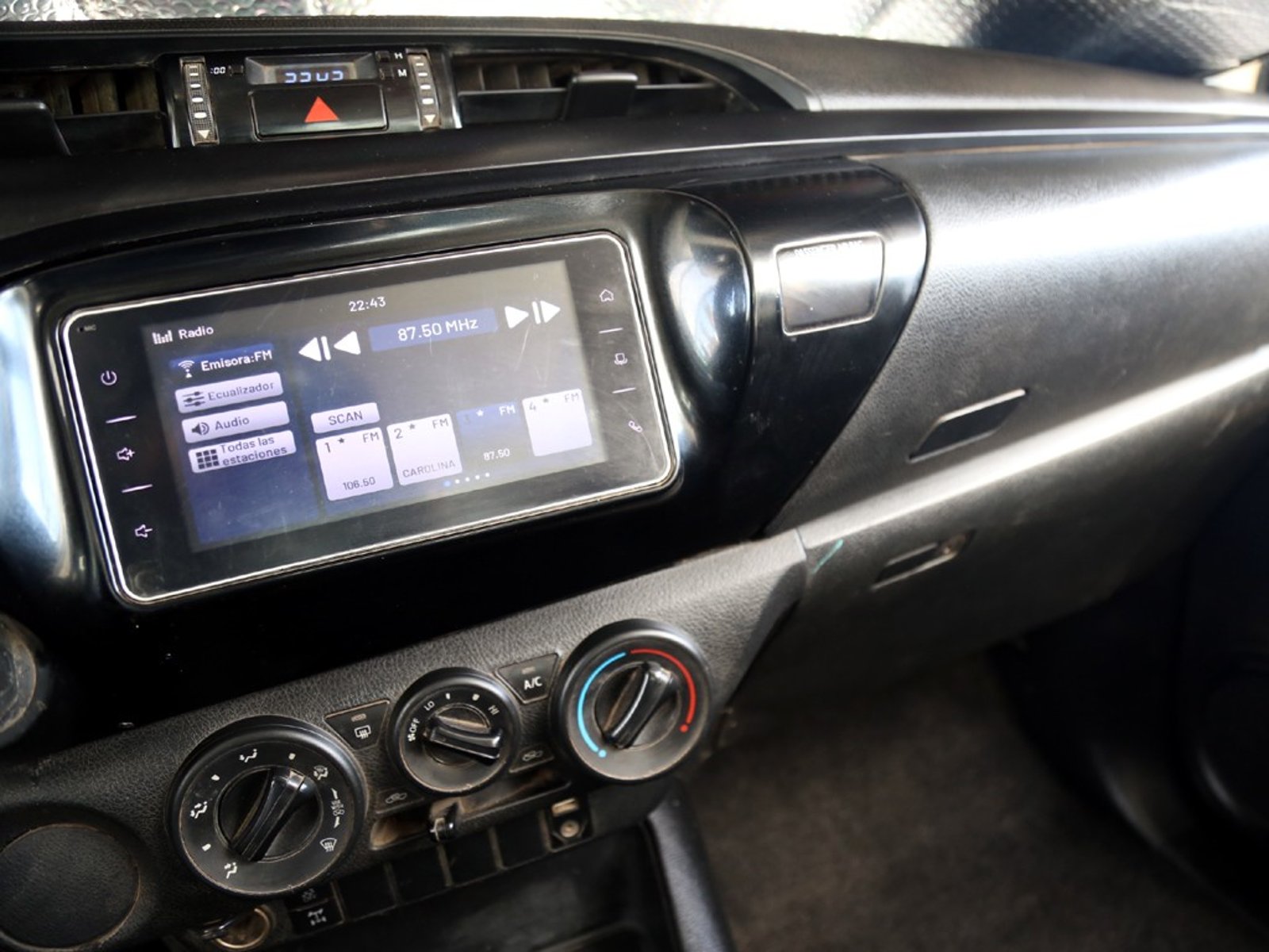 Toyota HILUX 2.4 DX 4x2 MT 2022 - Imagen 18 de 20