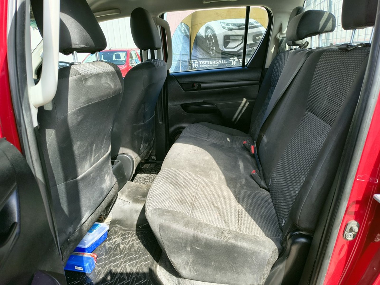TOYOTA HILUX 2.4 DX 4X2 DIESEL MT 2023 - Imagen 12 de 16