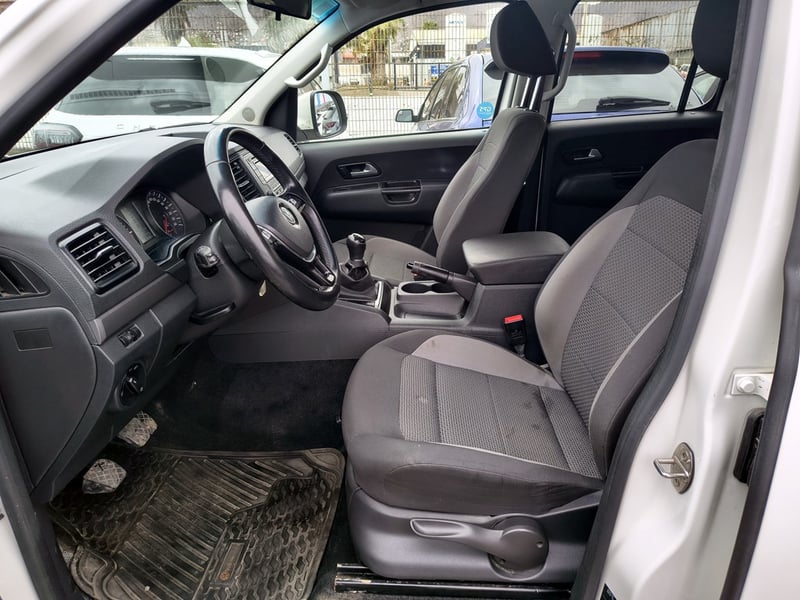Volkswagen AMAROK 2.0 Diesel 4x2 T/M TRENDLINE 2023 - Imagen 10 de 20