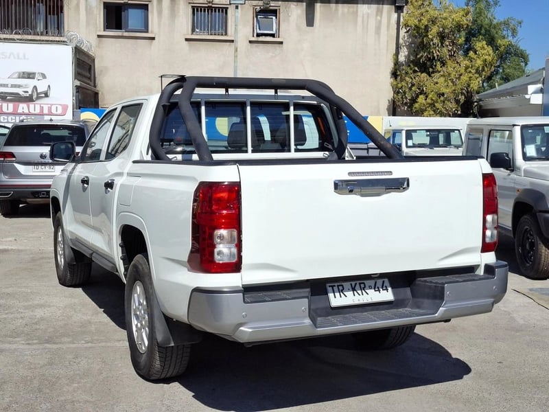 Mitsubishi L200 KATANA XRT 4X4 MT 2024 - Imagen 9 de 20