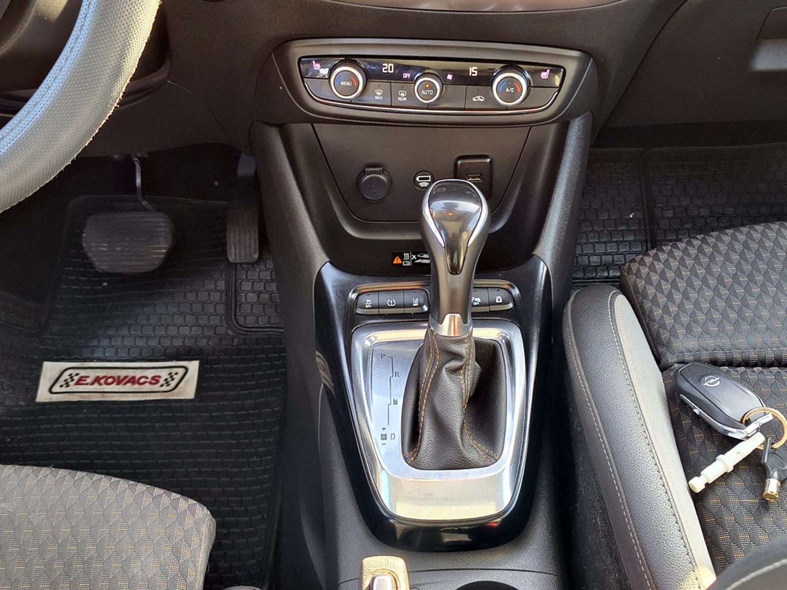 Opel CROSSLAND X AT 2019 - Imagen 18 de 20