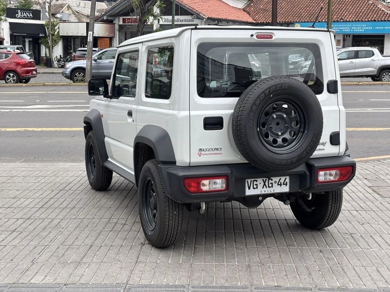 Suzuki JIMNY 1.5 GL WINCHE MT 4X4 2025 - Imagen 11 de 20