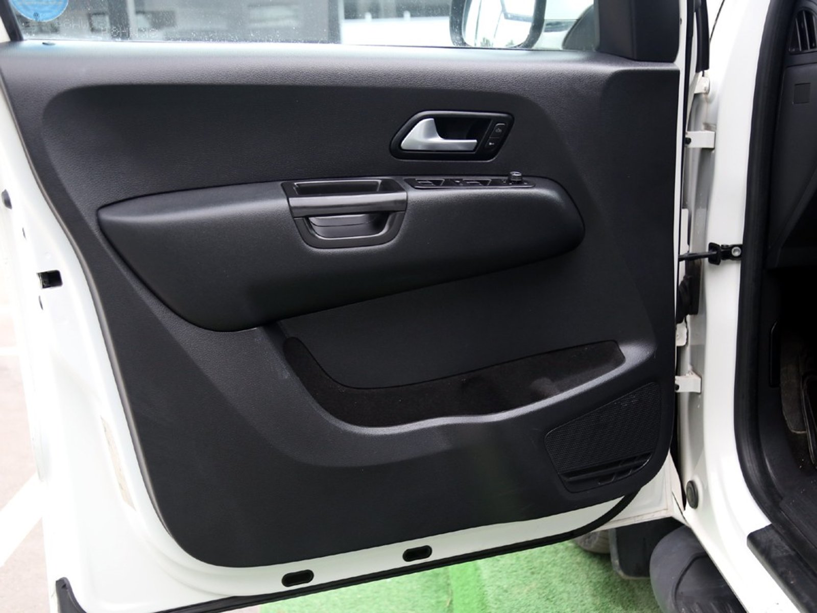 Volkswagen AMAROK HIGHLINE  2.0 AT 4X4 2023 - Imagen 11 de 20