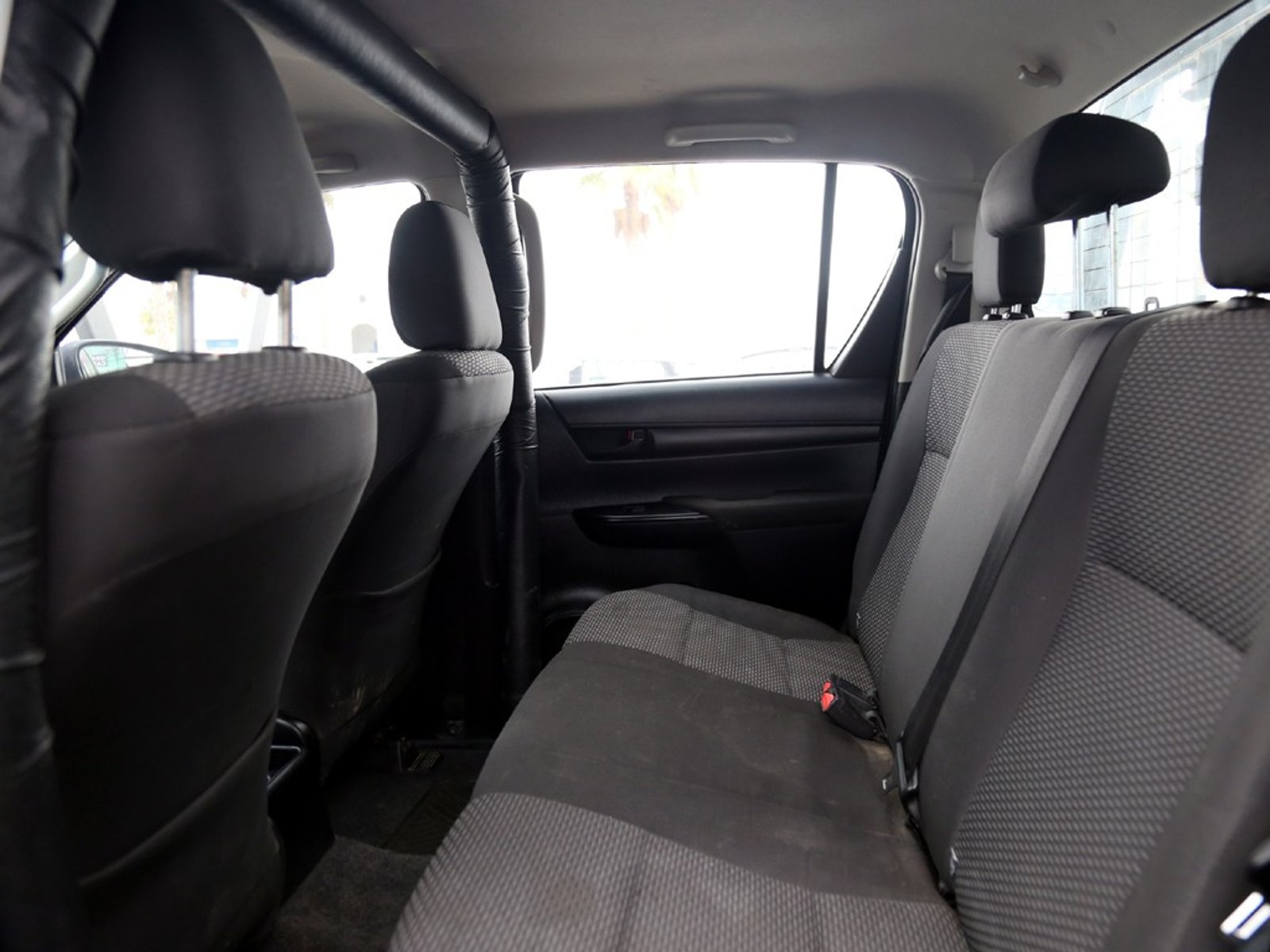 TOYOTA HILUX DX 2.4 4x2 MT 2022 - Imagen 14 de 20