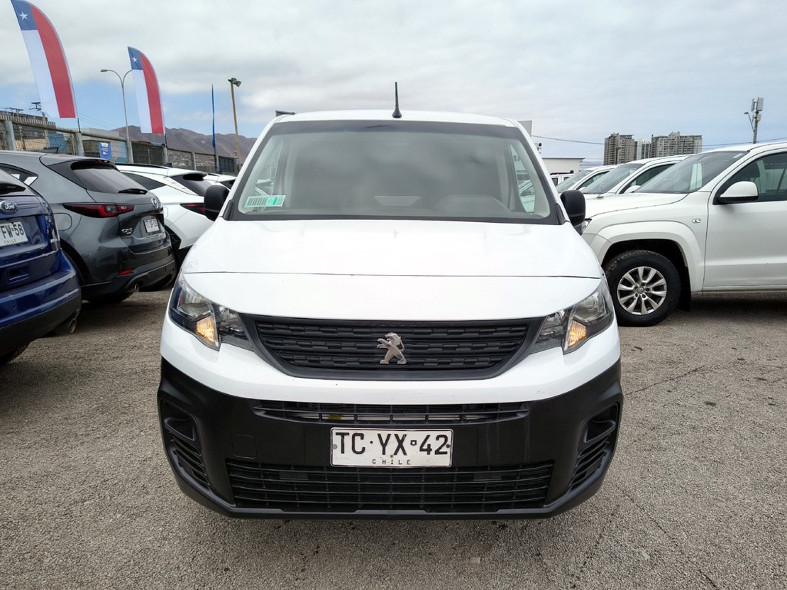 Peugeot PARTNER L1 1.5 Diesel 4X2 T/M 2024 - Foto 2 de 17