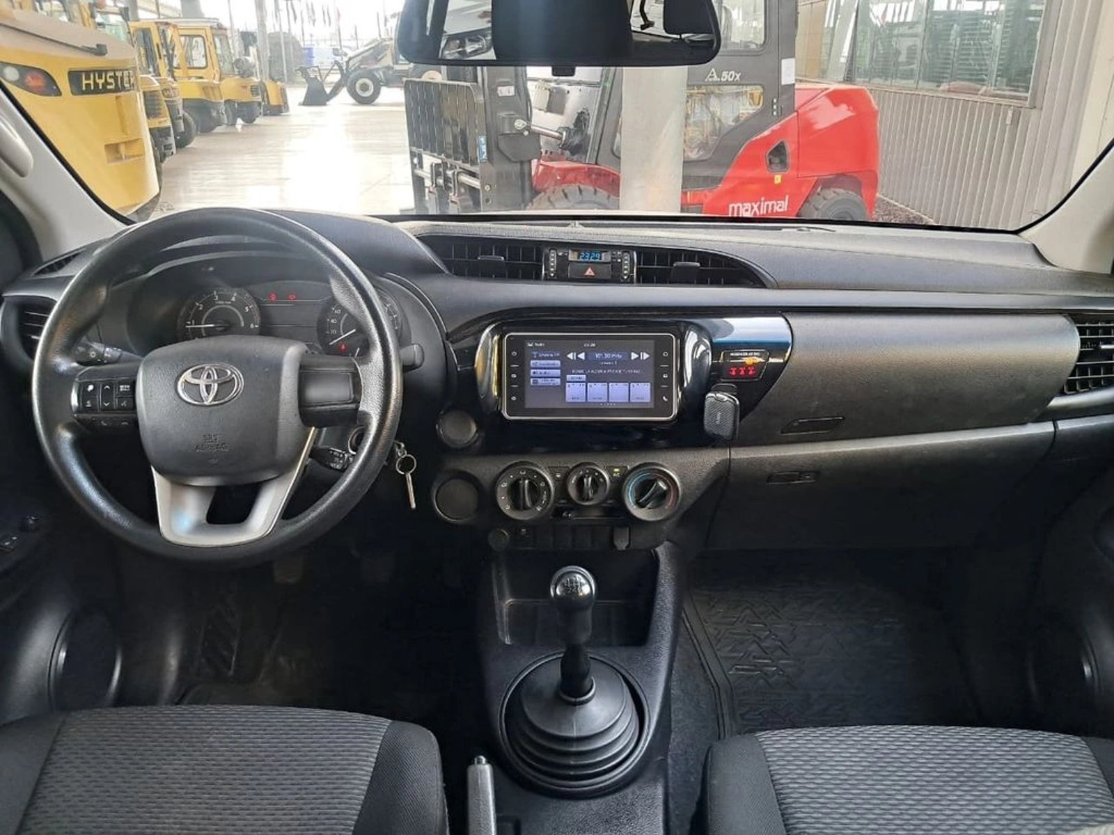 TOYOTA HILUX DX 2.4 4X2 2022 - Imagen 15 de 20