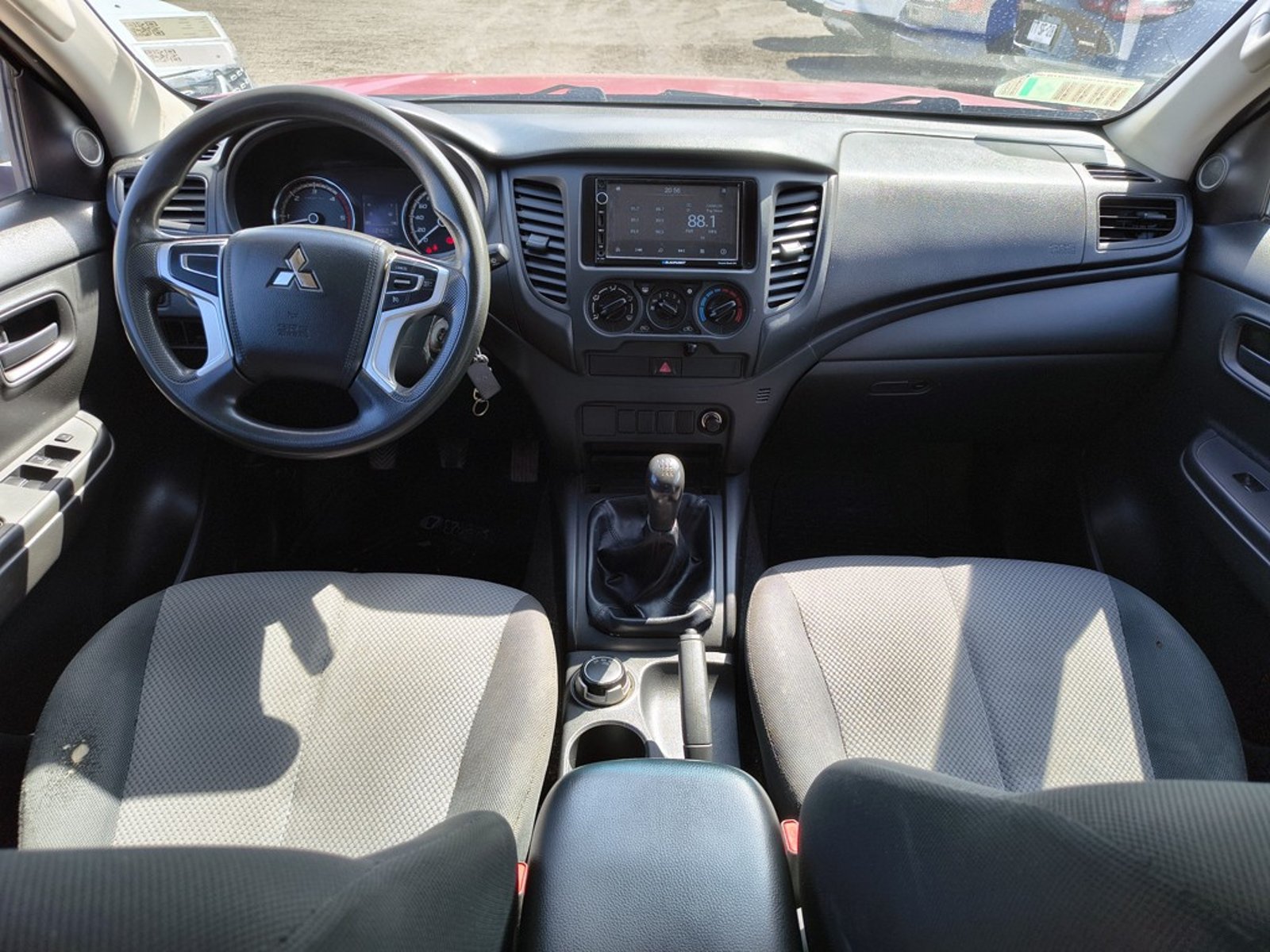 Mitsubishi L200 KATANA 2.4 Diesel 4x2 T/M 2022 - Imagen 15 de 20