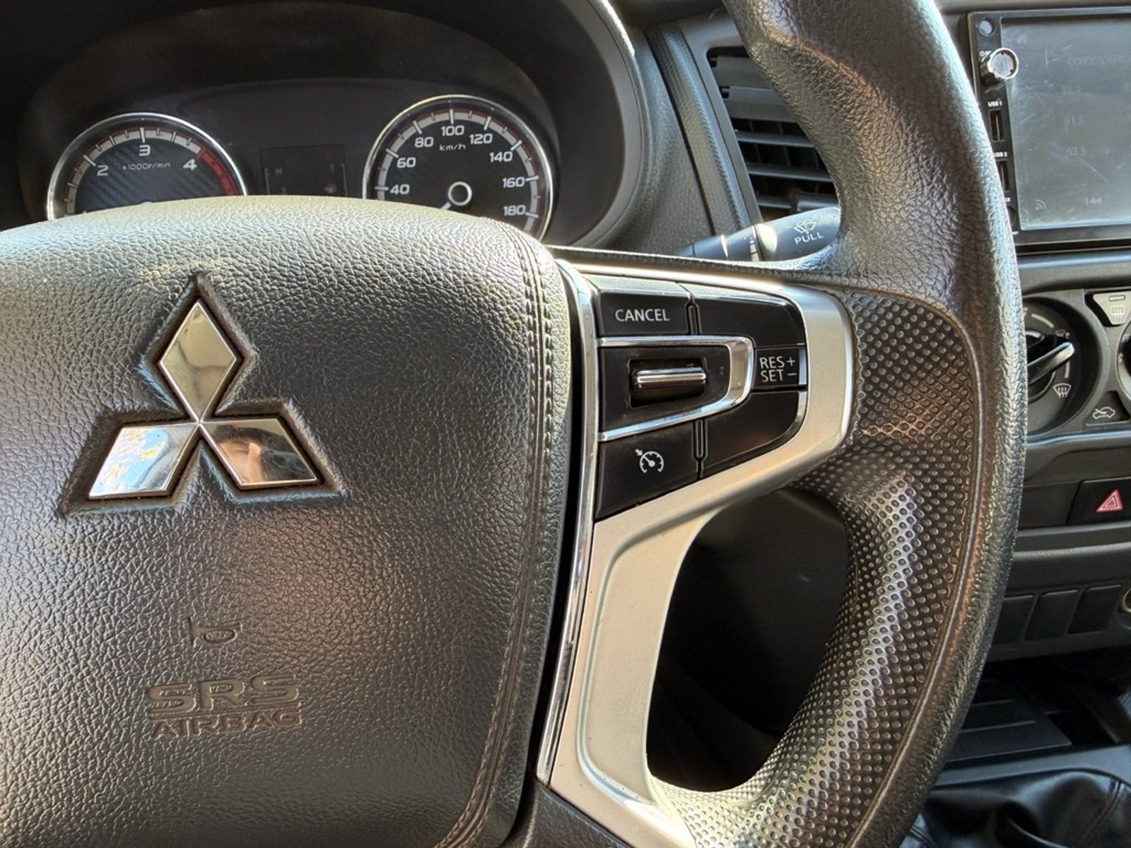 Mitsubishi L200 2.4 KATANA CRT 4X4 MT 2023 - Imagen 18 de 20