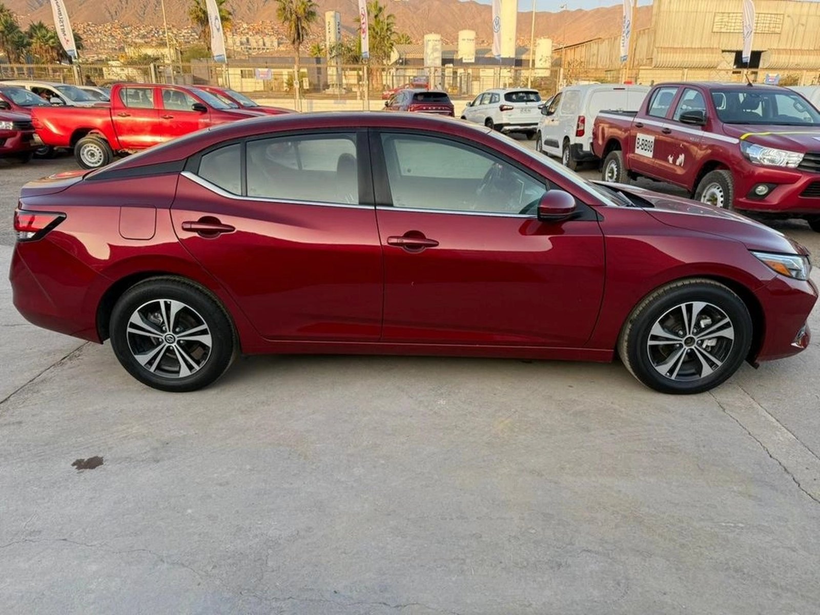 NISSAN SENTRA 2.0 SENSE 4X2 MT 4P 2023 - Imagen 8 de 14