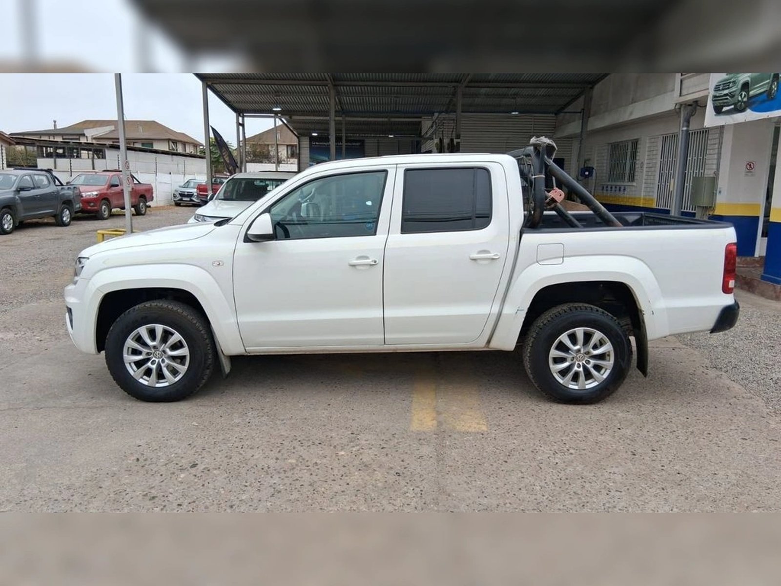 VOLKSWAGEN AMAROK 2.0 TRENDLINE DIESEL 4MOTION 4X4 DOB. CAB. MT 4P 2023 - Imagen 8 de 19