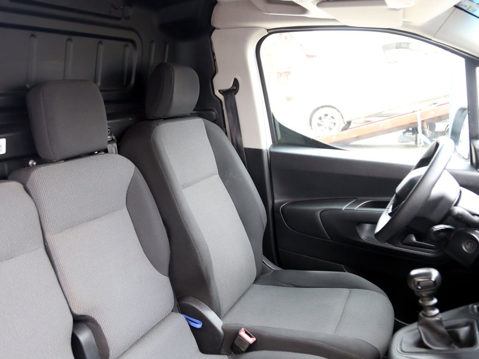 PEUGEOT PARTNER 1.5 L1 HDI DIESEL 100HP 4X2 MT 5P 2024 - Imagen 17 de 19