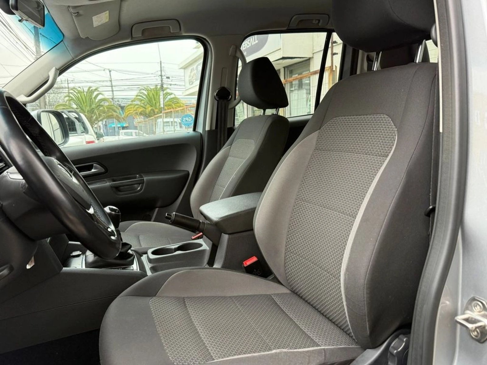 VOLKSWAGEN AMAROK 2.0 TRENDLINE 4X4 MT 2023 - Imagen 8 de 13