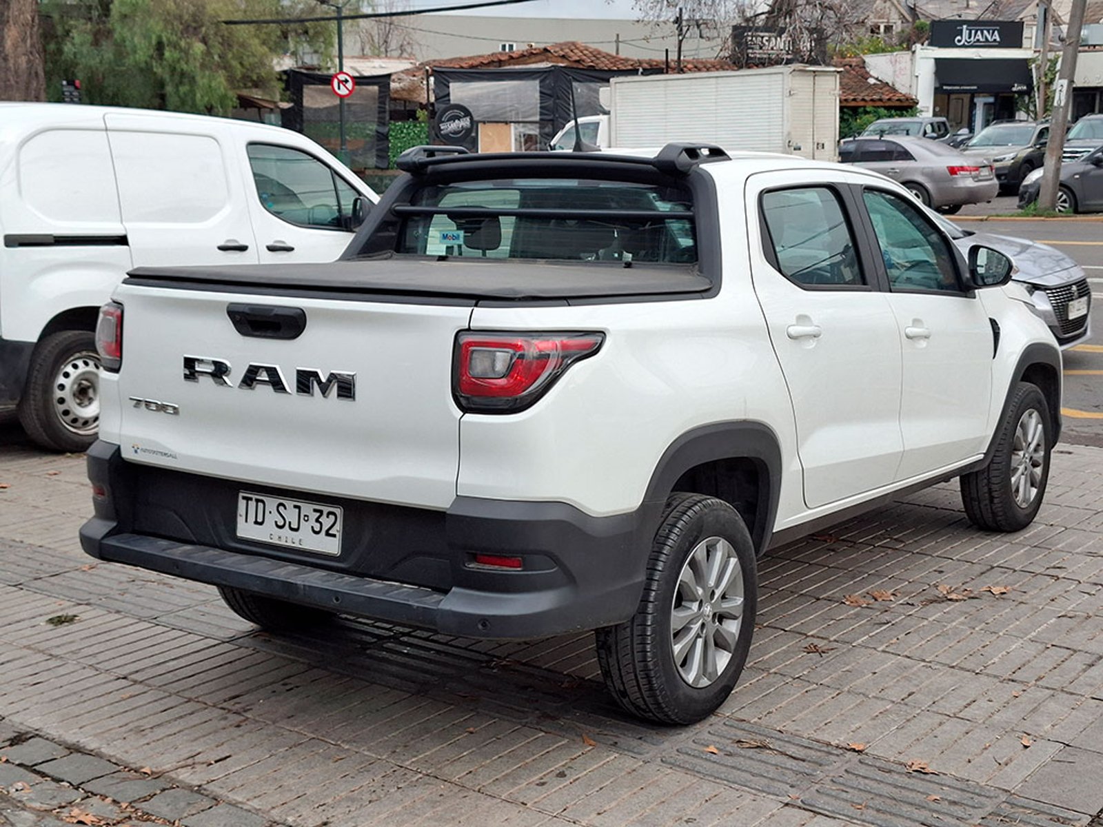 RAM 700 1700 BIGHORN DCAB 1.3 2024 - Imagen 7 de 20