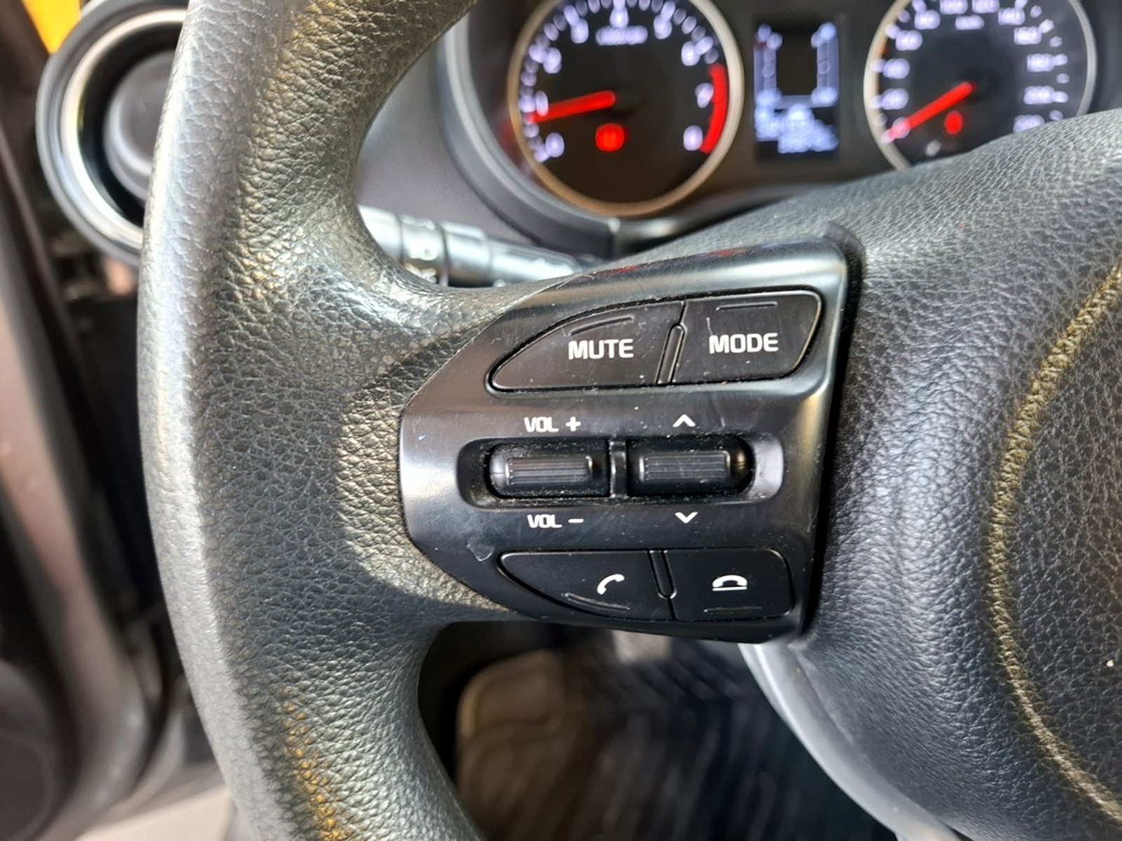 KIA SOLUTO LX 1.4 2023 - Imagen 16 de 20