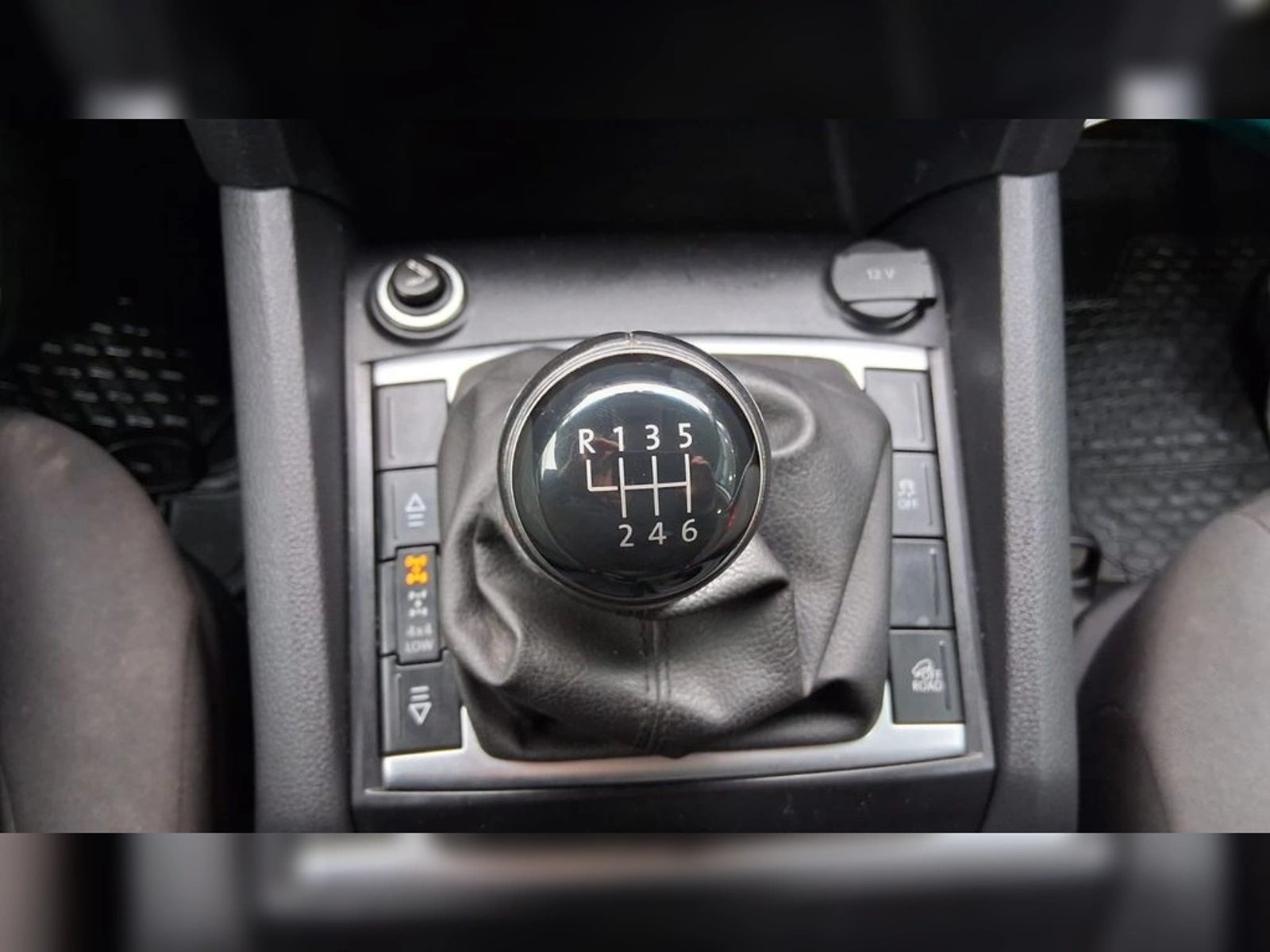 VOLKSWAGEN AMAROK 2.0 4MOTION MT 4X4 DIESEL 2023 - Imagen 16 de 19