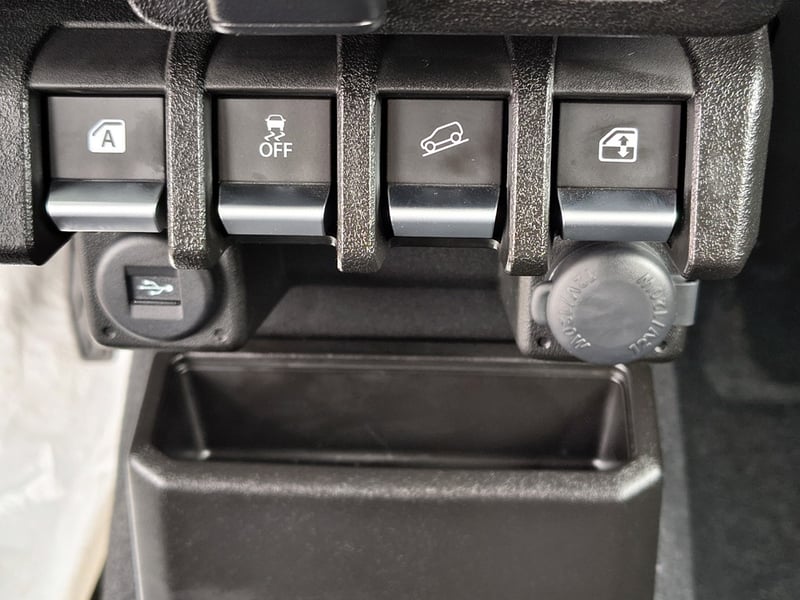 Suzuki JIMNY GL WINCHE MT 4X4 PRECIO+ IVA 2026 - Imagen 11 de 19