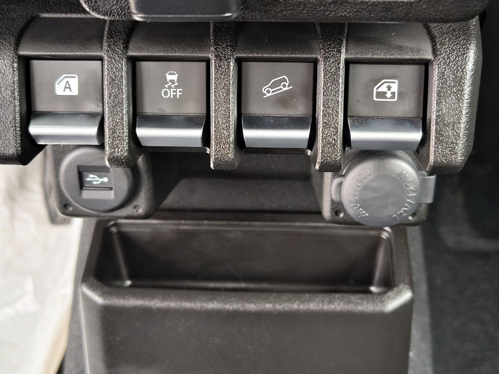Suzuki JIMNY GL WINCHE MT 4X4 PRECIO+ IVA 2026 - Imagen 11 de 19