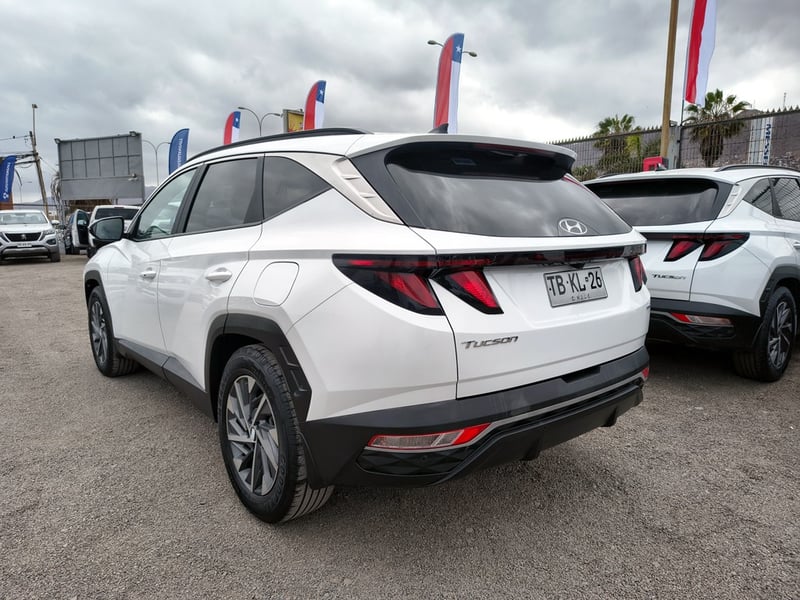 Hyundai TUCSON 2.0 Gasolina 4x4 T/A 2024 - Imagen 4 de 20