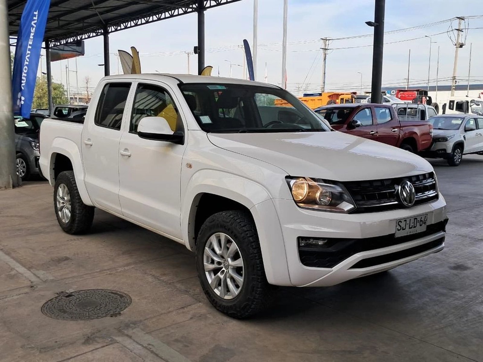 VOLKSWAGEN AMAROK TRENDLINE 2.0 4X4 MT 2023 - Imagen 5 de 19