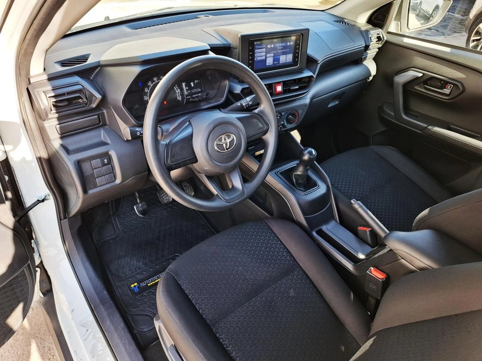 TOYOTA RAIZE 1.2 2025 - Imagen 16 de 20